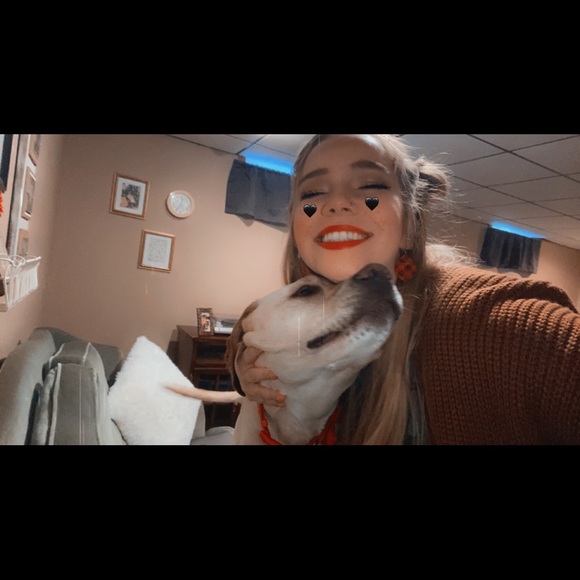 Meet your Posher, Haily - Picture 1 of 1